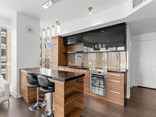 Kitchen - 3609-1050 Rue Drummond, Montréal (Ville-Marie), QC - Indoor Photo Showing Kitchen With Upgraded Kitchen