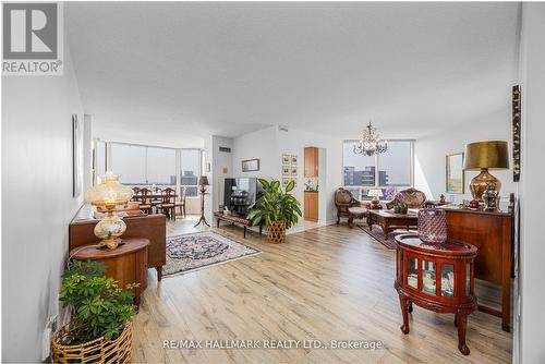 Ph210 - 1101 Steeles Avenue W, Toronto, ON - Indoor Photo Showing Living Room