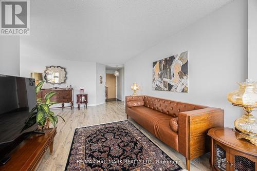 Ph210 - 1101 Steeles Avenue W, Toronto, ON - Indoor Photo Showing Living Room