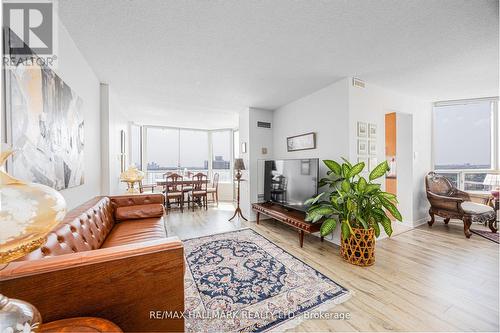 Ph210 - 1101 Steeles Avenue W, Toronto, ON - Indoor Photo Showing Living Room