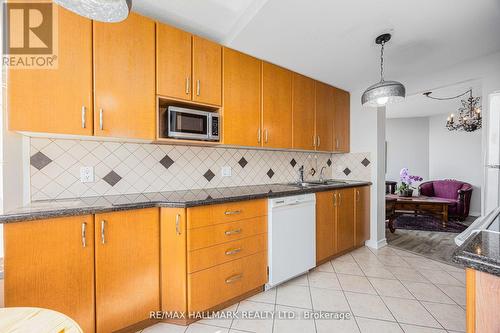 Ph210 - 1101 Steeles Avenue W, Toronto, ON - Indoor Photo Showing Kitchen