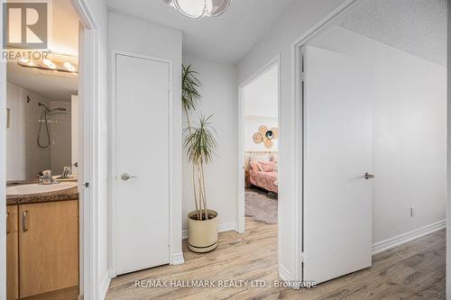 Ph210 - 1101 Steeles Avenue W, Toronto, ON - Indoor Photo Showing Other Room