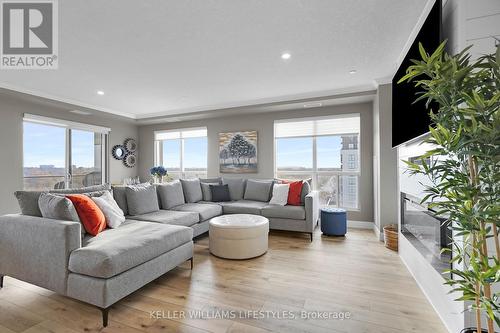 908 - 330 Ridout Street N, London, ON - Indoor Photo Showing Living Room