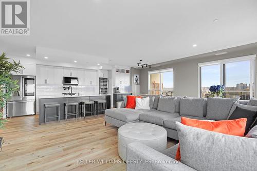 908 - 330 Ridout Street N, London, ON - Indoor Photo Showing Living Room