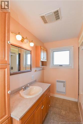 157 Rue Louis De Lanteigne Street, Caraquet, NB - Indoor Photo Showing Bathroom