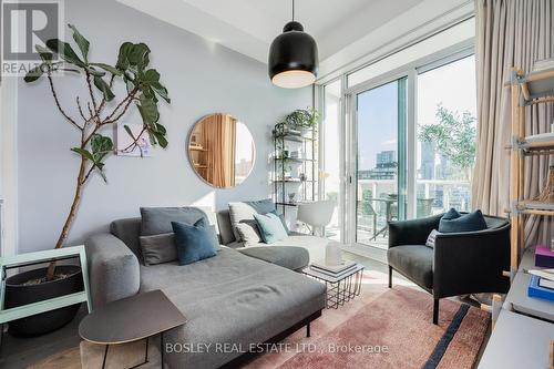 Ph16 - 80 Vanauley Street, Toronto, ON - Indoor Photo Showing Living Room