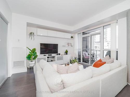 301-501 St. Clair Ave W, Toronto, ON - Indoor Photo Showing Living Room