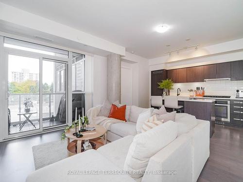 301-501 St. Clair Ave W, Toronto, ON - Indoor Photo Showing Living Room