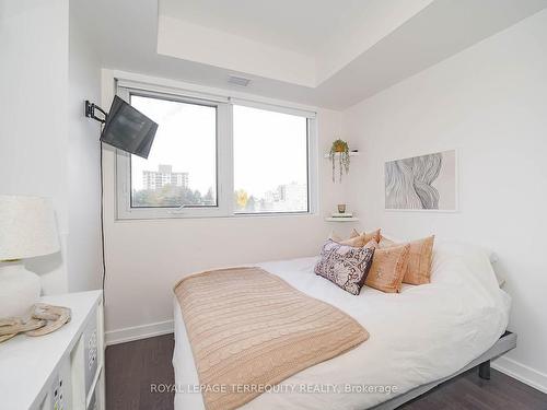 301-501 St. Clair Ave W, Toronto, ON - Indoor Photo Showing Bedroom