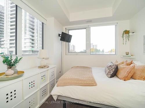 301-501 St. Clair Ave W, Toronto, ON - Indoor Photo Showing Bedroom