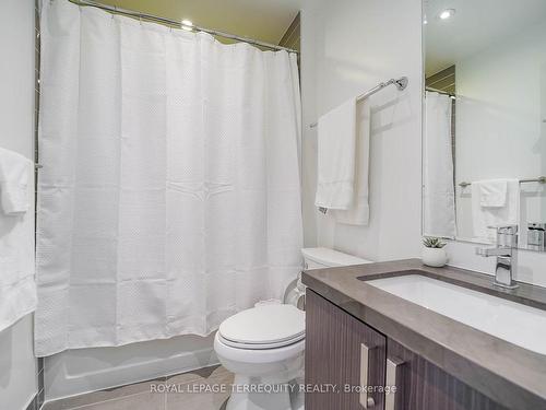 301-501 St. Clair Ave W, Toronto, ON - Indoor Photo Showing Bathroom