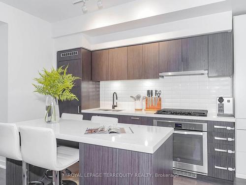 301-501 St. Clair Ave W, Toronto, ON - Indoor Photo Showing Kitchen With Upgraded Kitchen