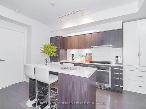 301-501 St. Clair Ave W, Toronto, ON - Indoor Photo Showing Kitchen With Upgraded Kitchen