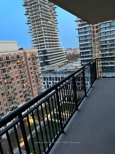 1201-1105 Leslie St, Toronto, ON - Outdoor With Balcony