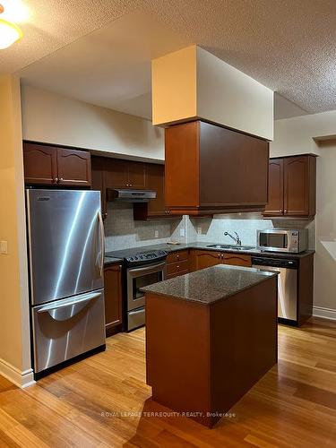 1201-1105 Leslie St, Toronto, ON - Indoor Photo Showing Kitchen With Double Sink