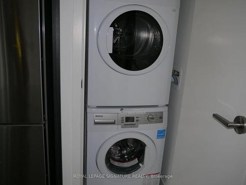 1601-68 Shuter St, Toronto, ON - Indoor Photo Showing Laundry Room