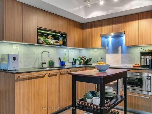 807-70 Queens Wharf Rd, Toronto, ON - Indoor Photo Showing Kitchen