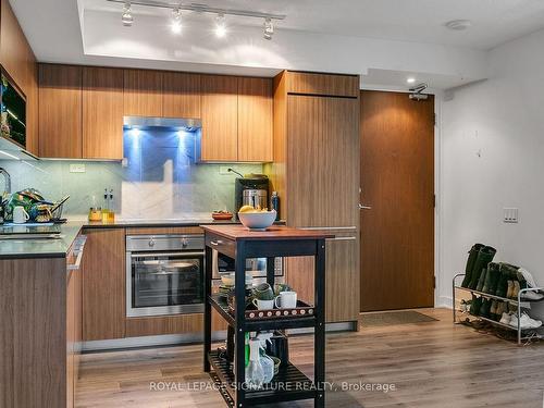 807-70 Queens Wharf Rd, Toronto, ON - Indoor Photo Showing Kitchen