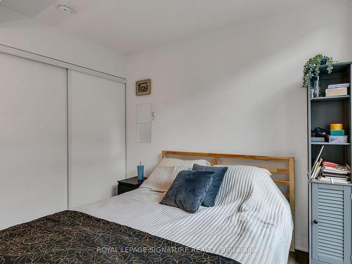 807-70 Queens Wharf Rd, Toronto, ON - Indoor Photo Showing Bedroom