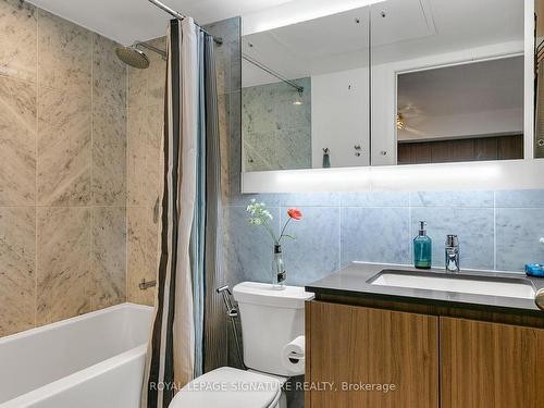 807-70 Queens Wharf Rd, Toronto, ON - Indoor Photo Showing Bathroom