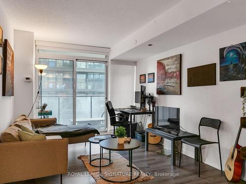 807-70 Queens Wharf Rd, Toronto, ON - Indoor Photo Showing Living Room