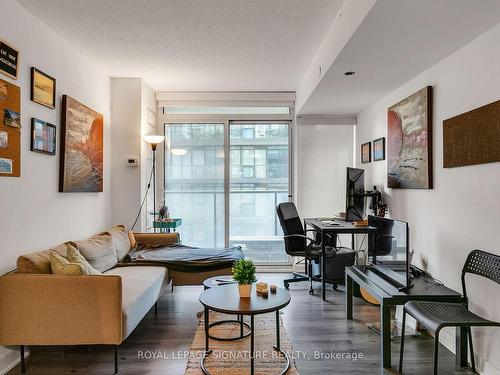 807-70 Queens Wharf Rd, Toronto, ON - Indoor Photo Showing Living Room