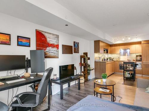 807-70 Queens Wharf Rd, Toronto, ON - Indoor Photo Showing Other Room