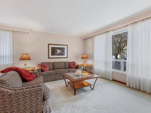 464 Scarborough Golf Club Rd, Toronto, ON - Indoor Photo Showing Living Room