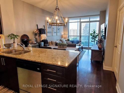 1105-80 Absolute Ave, Mississauga, ON - Indoor Photo Showing Kitchen With Double Sink