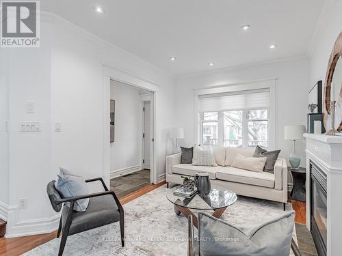 16 Taunton Road, Toronto, ON - Indoor Photo Showing Living Room