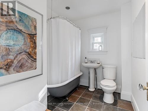 16 Taunton Road, Toronto, ON - Indoor Photo Showing Bathroom