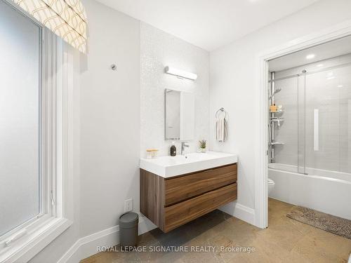 23 Hutton Cres, Caledon, ON - Indoor Photo Showing Bathroom