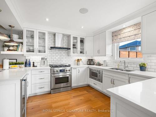 23 Hutton Cres, Caledon, ON - Indoor Photo Showing Kitchen With Double Sink With Upgraded Kitchen