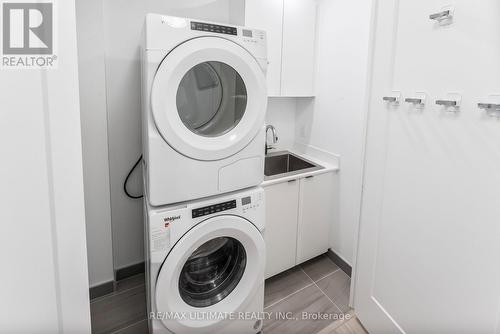 617 - 280 Howland Avenue, Toronto, ON - Indoor Photo Showing Laundry Room