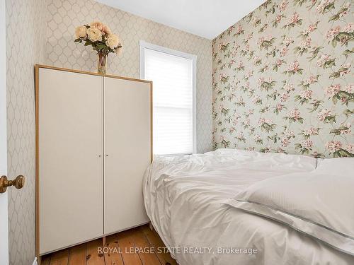 19 Ferrie St E, Hamilton, ON - Indoor Photo Showing Bedroom