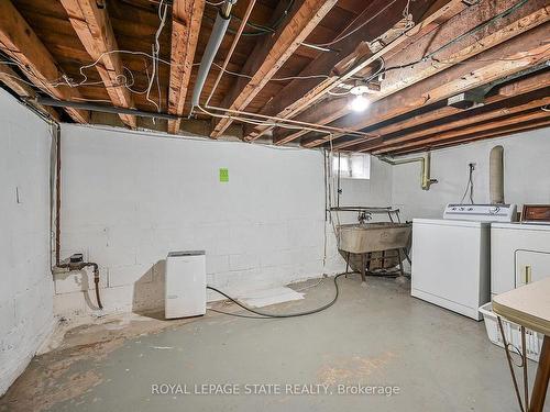 19 Ferrie St E, Hamilton, ON - Indoor Photo Showing Laundry Room