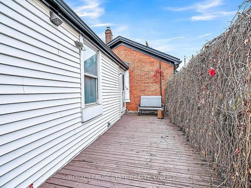 19 Ferrie St E, Hamilton, ON - Outdoor With Exterior