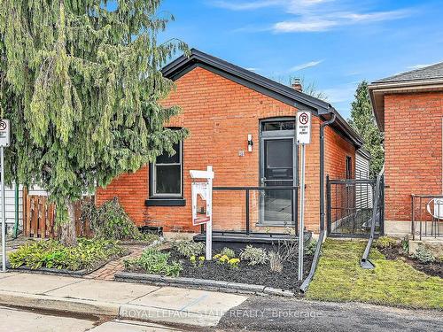 19 Ferrie St E, Hamilton, ON - Outdoor