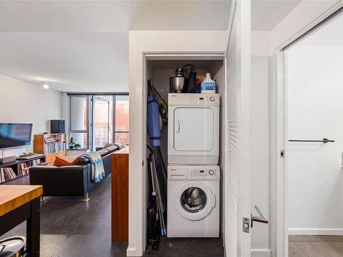 308-834 Johnson St, Victoria, BC - Indoor Photo Showing Laundry Room