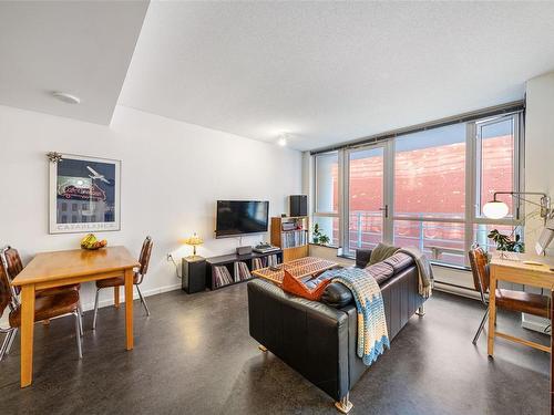 308-834 Johnson St, Victoria, BC - Indoor Photo Showing Living Room