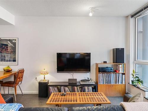 308-834 Johnson St, Victoria, BC - Indoor Photo Showing Living Room