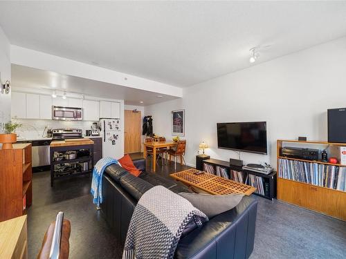 308-834 Johnson St, Victoria, BC - Indoor Photo Showing Living Room