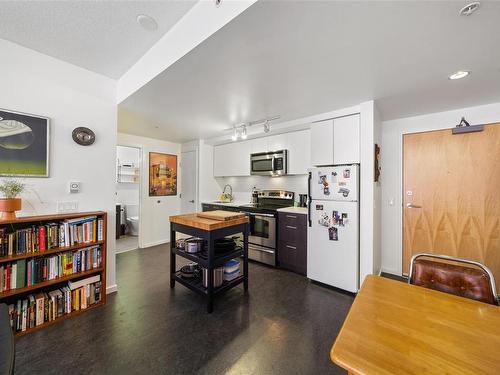 308-834 Johnson St, Victoria, BC - Indoor Photo Showing Kitchen