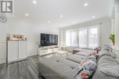 119 Madoc Drive, Brampton, ON - Indoor Photo Showing Living Room