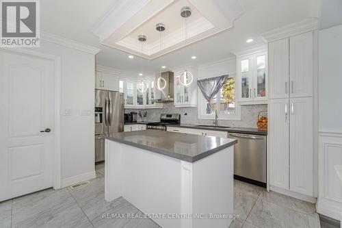 119 Madoc Drive, Brampton, ON - Indoor Photo Showing Kitchen