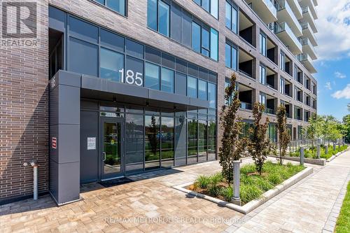 411 - 185 Deerfield Road, Newmarket, ON - Outdoor