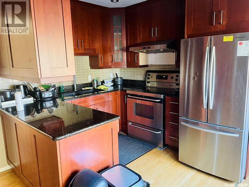 311 Lakeshore Court, Saskatoon, SK - Indoor Photo Showing Kitchen