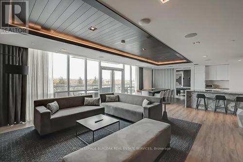 203 - 2025 Maria Street, Burlington, ON - Indoor Photo Showing Living Room