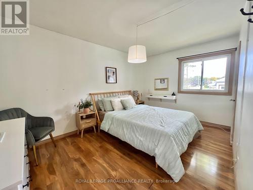 385 Dufferin Avenue, Belleville, ON - Indoor Photo Showing Bedroom