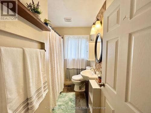 385 Dufferin Avenue, Belleville, ON - Indoor Photo Showing Bathroom